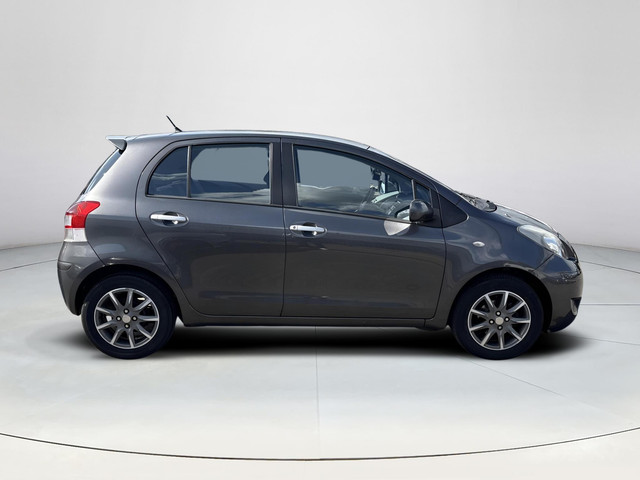 Foto 7 van Toyota Yaris 1.3 VVTi Aspiration | Climate control | Trekhaak |
