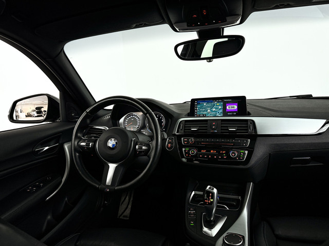 Foto 6 van BMW 1-serie 118i Corporate Lease High Executive | Panoramadak | Park assist | Harman Kardon | Stoelv
