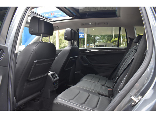 Foto 3 van Volkswagen Tiguan Allspace 2.0 TSI 4Motion Highline Trekhaak | Schuifdak | 100% Onderhouden | Leder