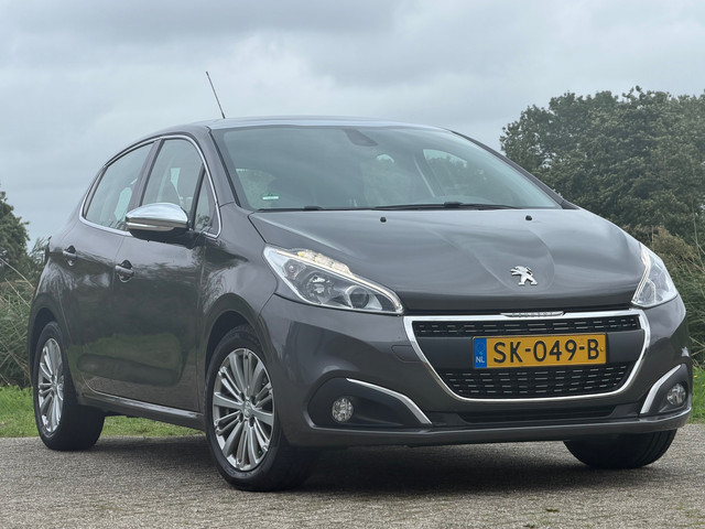 Foto 3 van Peugeot 208 1.2 e-THP 110pk Allure - Gris Platinium - Panoramadak/Carplay/Cruise