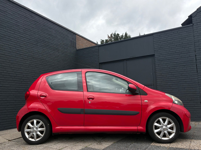 Foto 6 van Toyota Aygo 1.0-12V | 5-Deurs | Airco