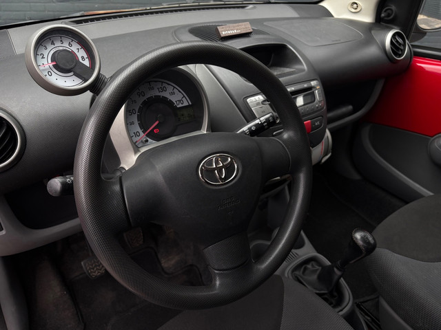 Foto 8 van Toyota Aygo 1.0-12V | 5-Deurs | Airco