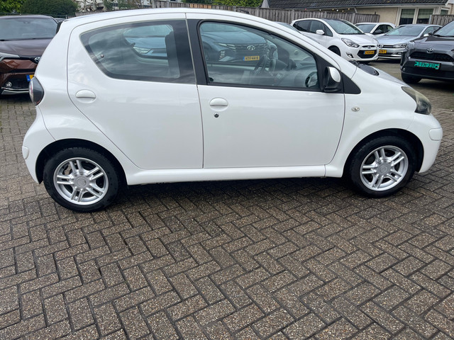 Foto 6 van Toyota Aygo 1.0-12V Comfort Navigator
