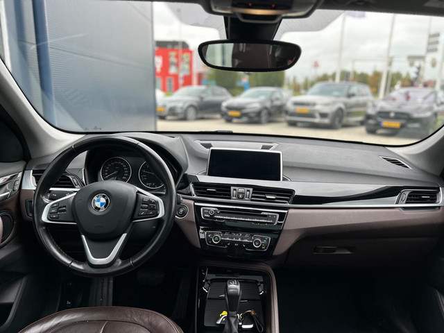 Foto 3 van BMW X1 sDrive20i Centennial High Executive PANO|TREKHAAK|LEDER