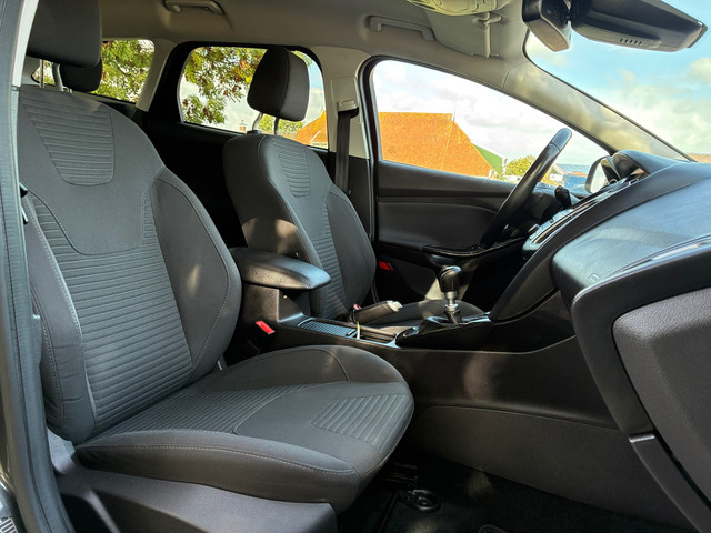 Foto 5 van Ford Focus Wagon 1.0 Titanium Edition | Cruise + Clima nu € 3.975,-!!!