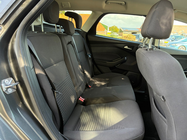 Foto 4 van Ford Focus Wagon 1.0 Titanium Edition | Cruise + Clima nu € 3.975,-!!!