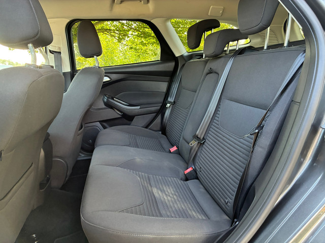 Foto 2 van Ford Focus Wagon 1.0 Titanium Edition | Cruise + Clima nu € 3.975,-!!!