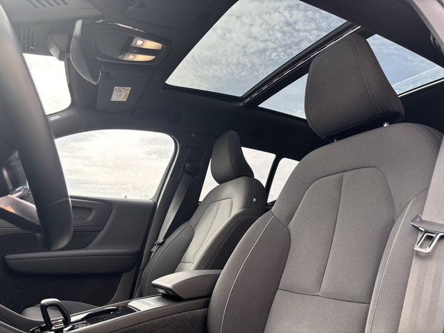 Foto 2 van Volvo XC40 Single Motor Extended Range Ultimate 82 kWh | Adaptieve cruise | Panoramadak | Harman Kar