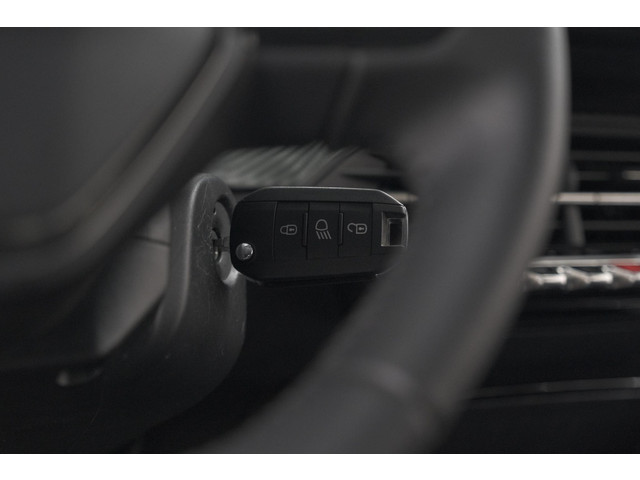 Foto 9 van Peugeot 208 PureTech 100 Style | Navigatie | Cruise Control | Apple Carplay