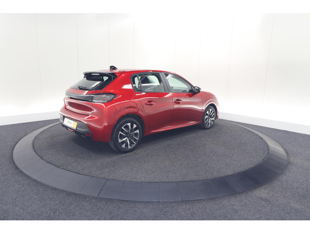 Foto 3 van Peugeot 208 PureTech 100 Style | Navigatie | Cruise Control | Apple Carplay