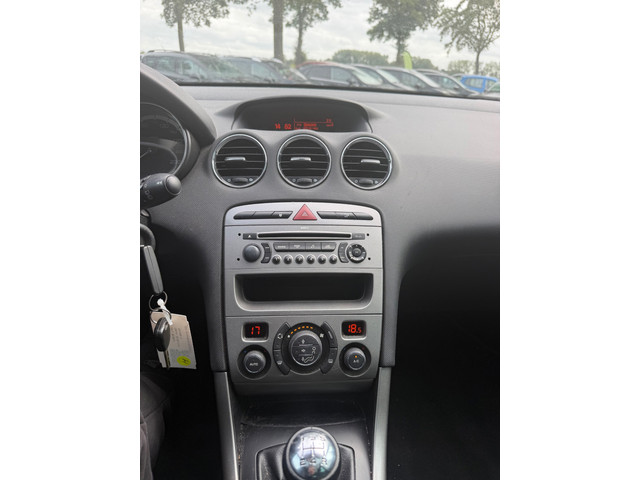 Foto 2 van Peugeot 308 SW 1.6 VTi XS Première 7 zits voorbereiding nu 5 zitplaatsen