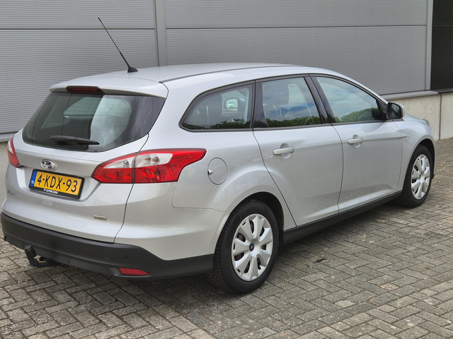 Foto 2 van Ford Focus Wagon 1.0 EcoBoost Trend Trekhaak