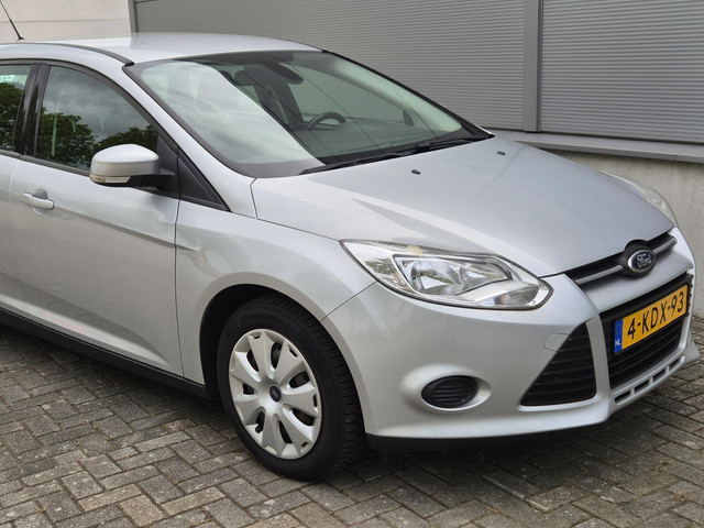 Foto 9 van Ford Focus Wagon 1.0 EcoBoost Trend Trekhaak