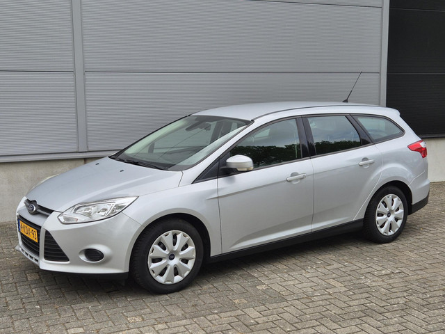 Foto 10 van Ford Focus Wagon 1.0 EcoBoost Trend Trekhaak
