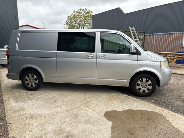 Foto 2 van Volkswagen Transporter 2.5 TDI 340 Trendline DC (MARGE AUTO)