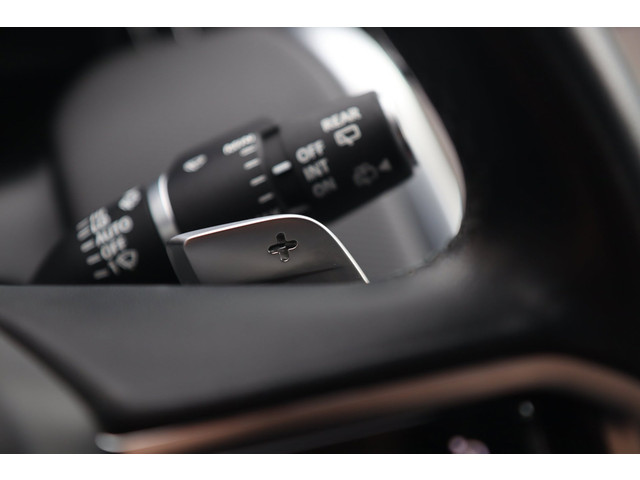 Foto 2 van Land Rover Discovery Sport P300e 1.5 R-Dynamic S Black Edition / PANO / ACC / KEYLESS / CAMERA / STO