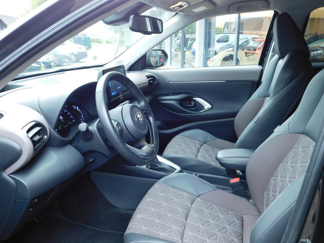 Foto 2 van Toyota Yaris Cross 1.5 Hybrid Executive | TREKHAAK | ALL-SEASON | JBL