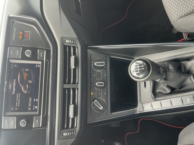 Foto 2 van Volkswagen Polo 1.0 MPI trendline 5 drs Airco 193544 km bj 2018