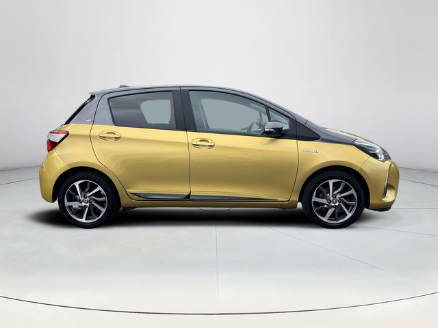 Foto 7 van Toyota Yaris 1.5 Hybrid Y20 Gold Edition | Fietsendragerbeugel | Keyless entry | Bluetooth | Licht m