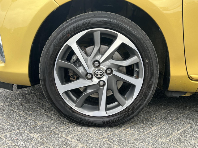 Foto 10 van Toyota Yaris 1.5 Hybrid Y20 Gold Edition | Fietsendragerbeugel | Keyless entry | Bluetooth | Licht m