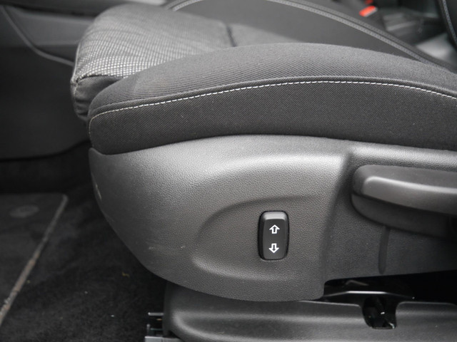 Foto 4 van Opel Astra Sports Tourer 1.2 Edition 2020 130pk | Stoel en stuurverwarming | Trekhaak | Lichtmetalen