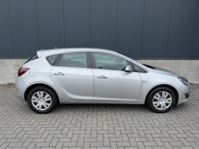Foto 2 van Opel Astra 1.4 turbo cosmo automaat 140 PK, ZEER compleet, Trekhaak