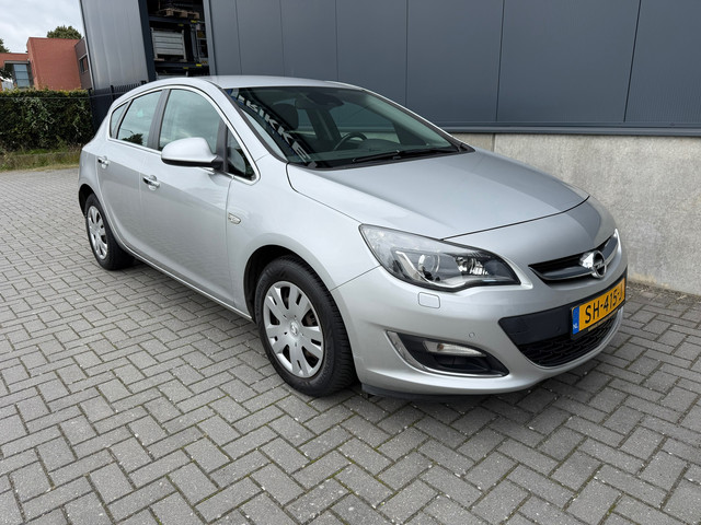 Foto 3 van Opel Astra 1.4 turbo cosmo automaat 140 PK, ZEER compleet, Trekhaak