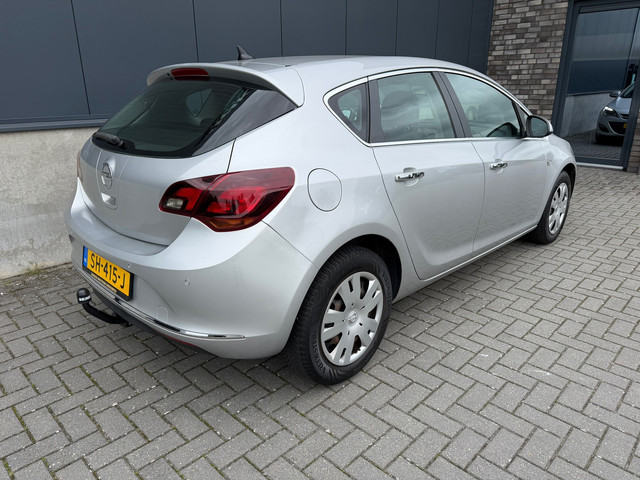 Foto 4 van Opel Astra 1.4 turbo cosmo automaat 140 PK, ZEER compleet, Trekhaak