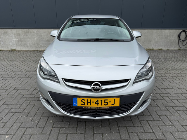 Foto 5 van Opel Astra 1.4 turbo cosmo automaat 140 PK, ZEER compleet, Trekhaak