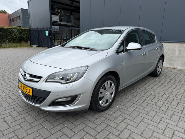 Foto 6 van Opel Astra 1.4 turbo cosmo automaat 140 PK, ZEER compleet, Trekhaak