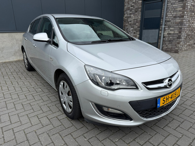 Foto 9 van Opel Astra 1.4 turbo cosmo automaat 140 PK, ZEER compleet, Trekhaak