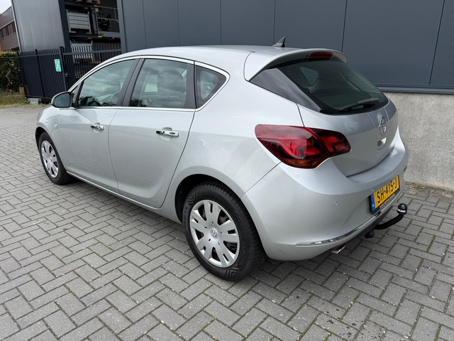 Foto 10 van Opel Astra 1.4 turbo cosmo automaat 140 PK, ZEER compleet, Trekhaak