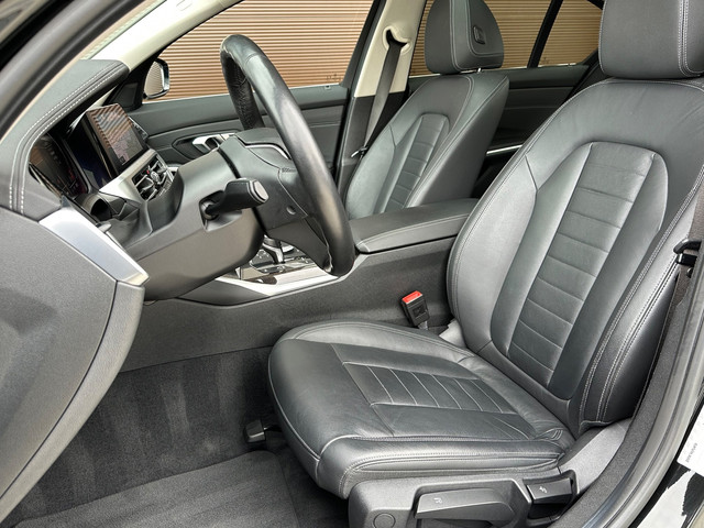 Foto 4 van BMW 3-serie 330i High Executive Automaat | Panoramadak, ACC, Leer, Trekhaak, Apple CarPlay, Stoelver