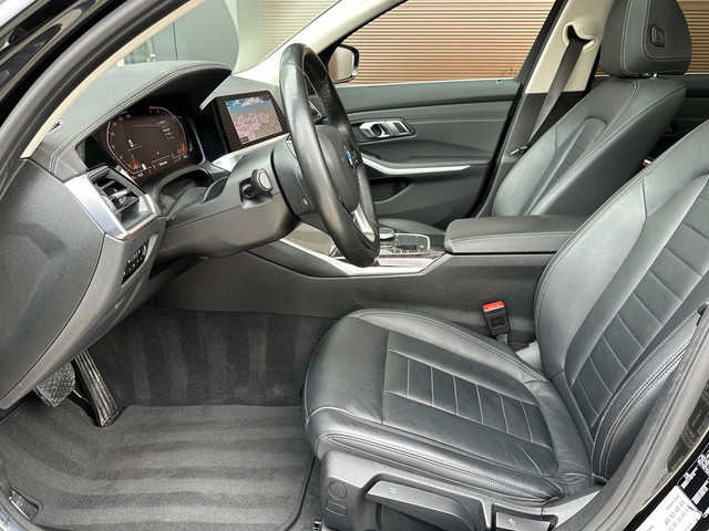 Foto 2 van BMW 3-serie 330i High Executive Automaat | Panoramadak, ACC, Leer, Trekhaak, Apple CarPlay, Stoelver