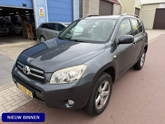 Toyota RAV4 2.0 VVTi Linea Sol 4WD 2008 LEDER Nieuwstaat NAP + Boekjes zijn aanwezig. Met Navigatie,