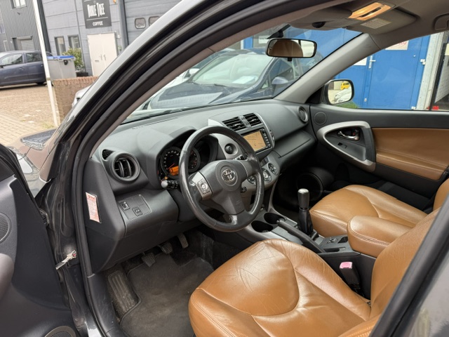 Foto 3 van Toyota RAV4 2.0 VVTi Linea Sol 4WD 2008 LEDER Nieuwstaat NAP + Boekjes zijn aanwezig. Met Navigatie,