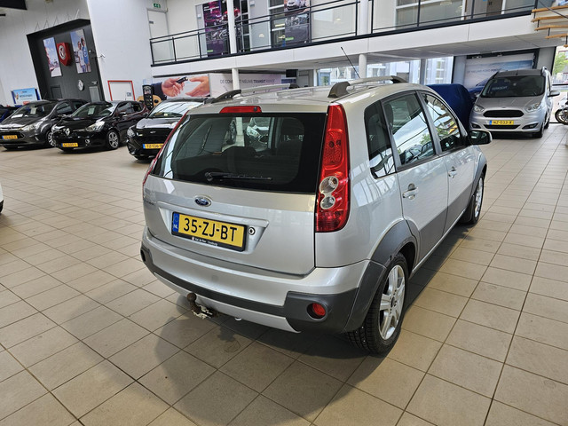 Foto 2 van Ford Fiesta 1.4-16V Crossroad