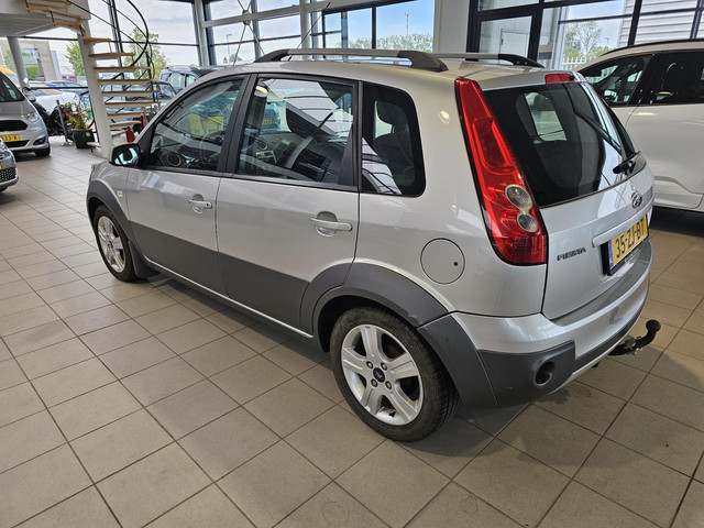 Foto 7 van Ford Fiesta 1.4-16V Crossroad