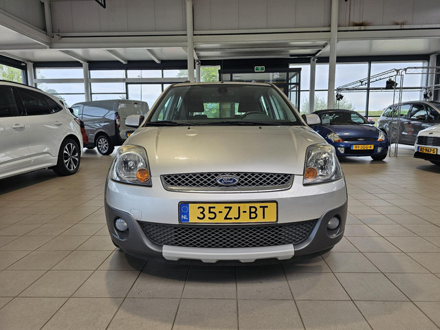Foto 6 van Ford Fiesta 1.4-16V Crossroad