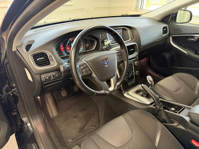 Foto 4 van Volvo V40 1.6 T3 Summum 150PK+Airco+Cruise+Navi+BT+NAP