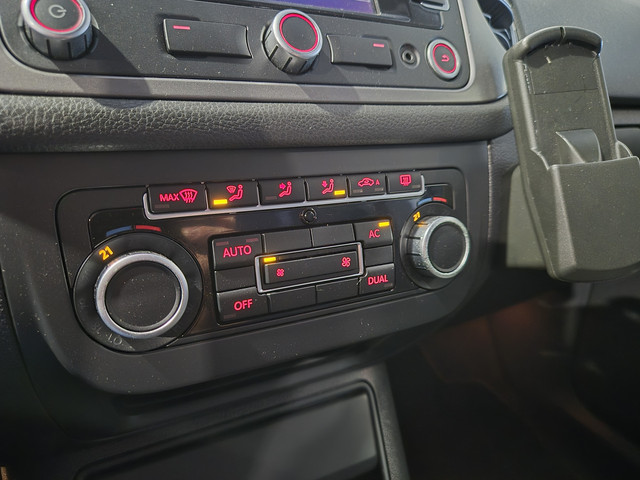 Foto 5 van Volkswagen Tiguan 1.4 TSI Sport&Style Navigatie | Sensoren | Trekhaak | Cruise | Clima