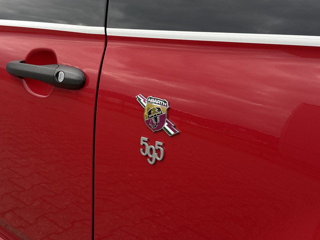 Foto 2 van Fiat 500 1.4 T-Jet Abarth Competizione 70th Anniversary - Monza - Carbon - Carplay - Schuif/Kantelda
