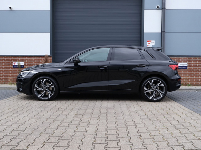 Foto 4 van Audi A3 Sportback 30 TFSI Business edition