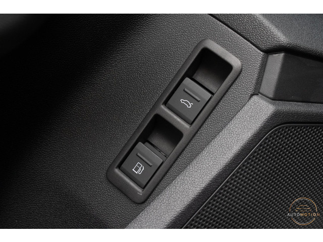 Foto 5 van Audi A3 Sportback 45 TFSIe S edition Comp PANO RS STOELEN MAXTON MATRIX CAMERA