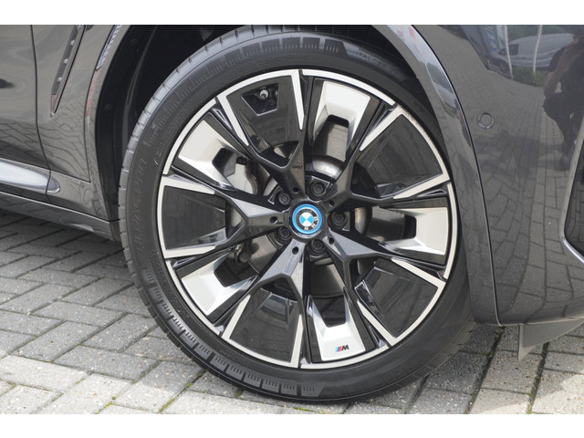 BMW IX3 High Executive 80 kWh SOH 93,4% / M Sport / Pano / Leder / HUD / Memory / 360 Camera