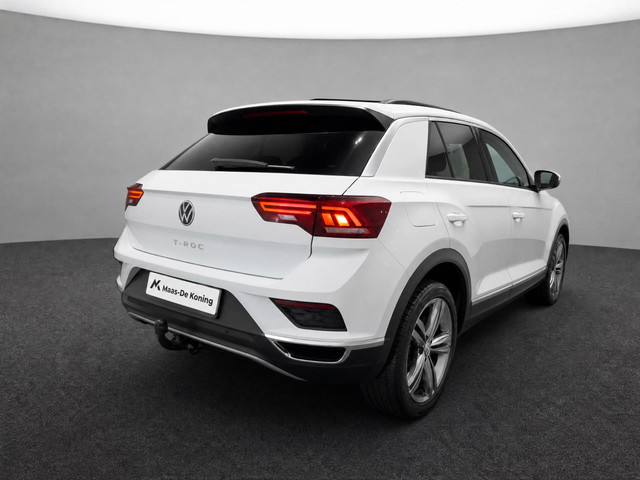 Foto 6 van Volkswagen T-Roc 1.5 TSI 150pk DSG Sport · Camera · Trekhaak · Navigatie · Stoelverwarming · 18'' In