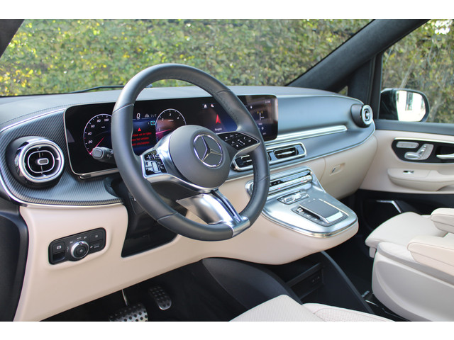 Foto 8 van Mercedes-Benz V-Klasse 300d / AMG / Exclusive / 4-Matic / 7-Pers / Pano / Luchtv / Elec Stoel voor+a