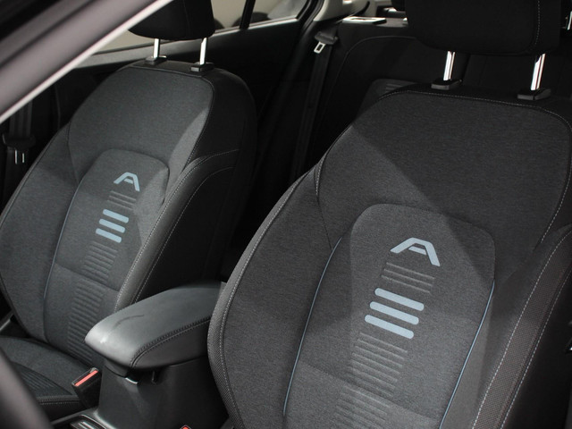 Foto 2 van Ford Focus Wagon 1.0 EcoBoost 155pk Hybrid Active X Navigatie Apple CarPlay Android Auto Camera Park