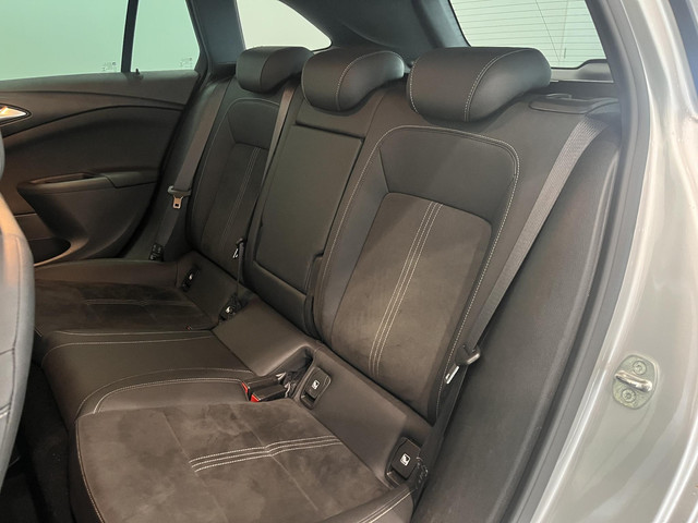 Foto 9 van Opel Astra Sports Tourer 1.4 Ultimate  | Automaat | Trekhaak | Apple Carplay & Android Auto | Front