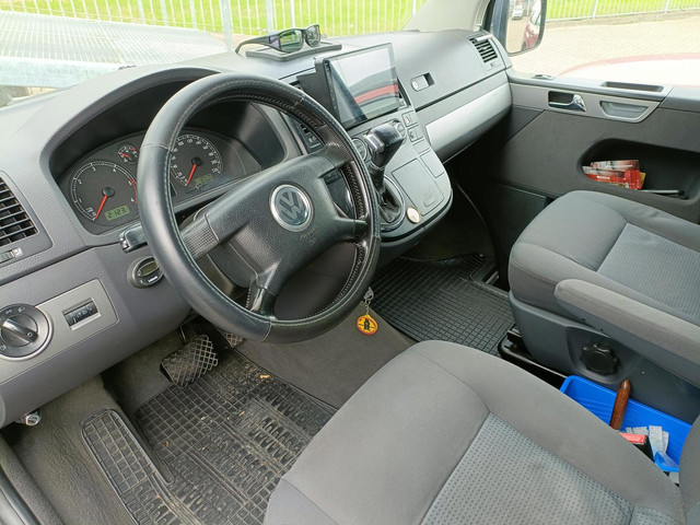 Foto 6 van Volkswagen Transporter Kombi 2.5 TDI 300 Highline Bus Camper